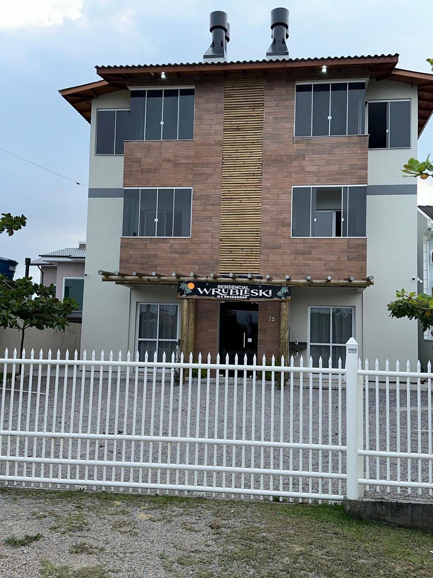 Residencial Wrubleski Sc Pinheira Exteriér fotografie