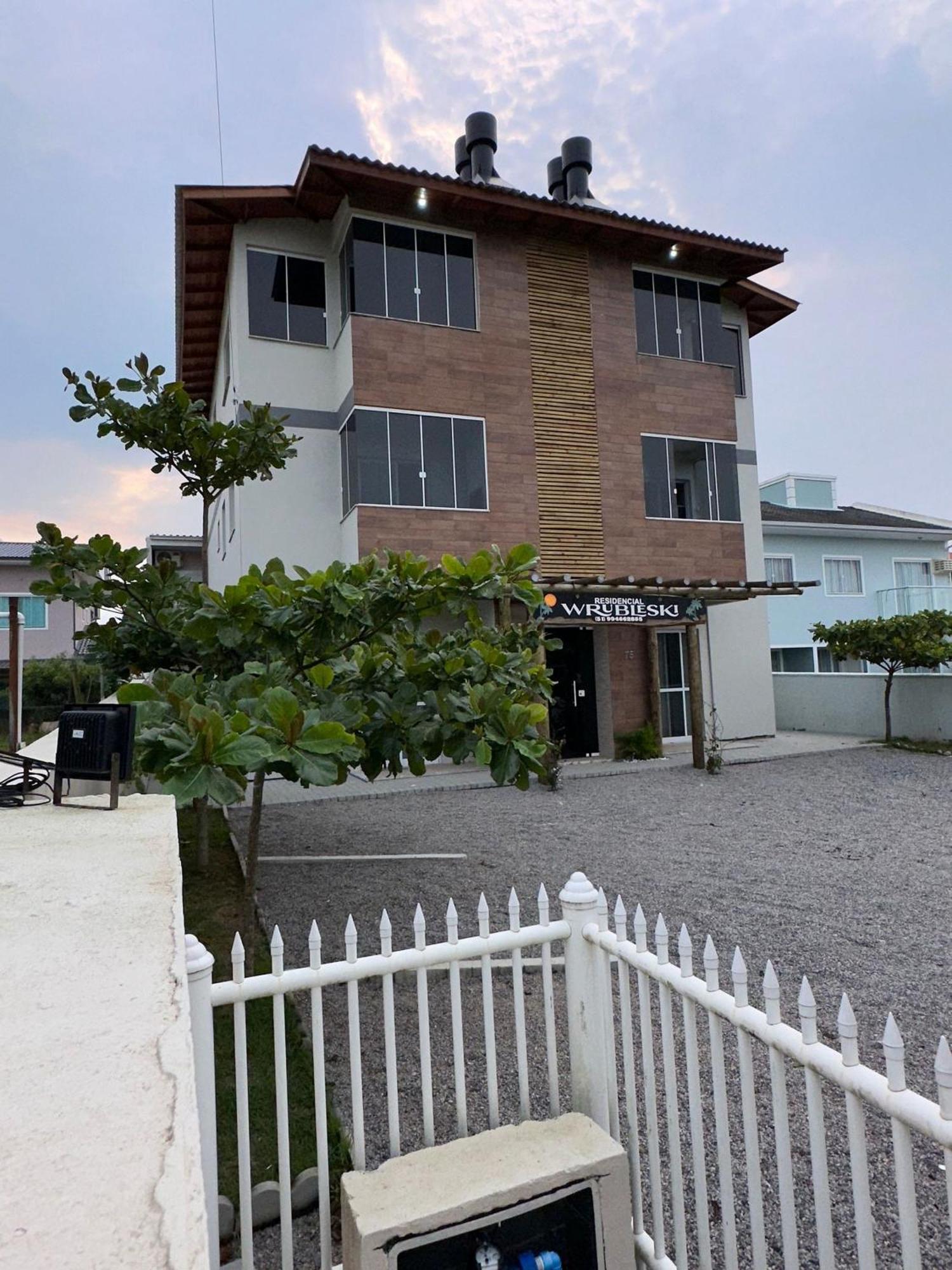 Residencial Wrubleski Sc Pinheira Exteriér fotografie