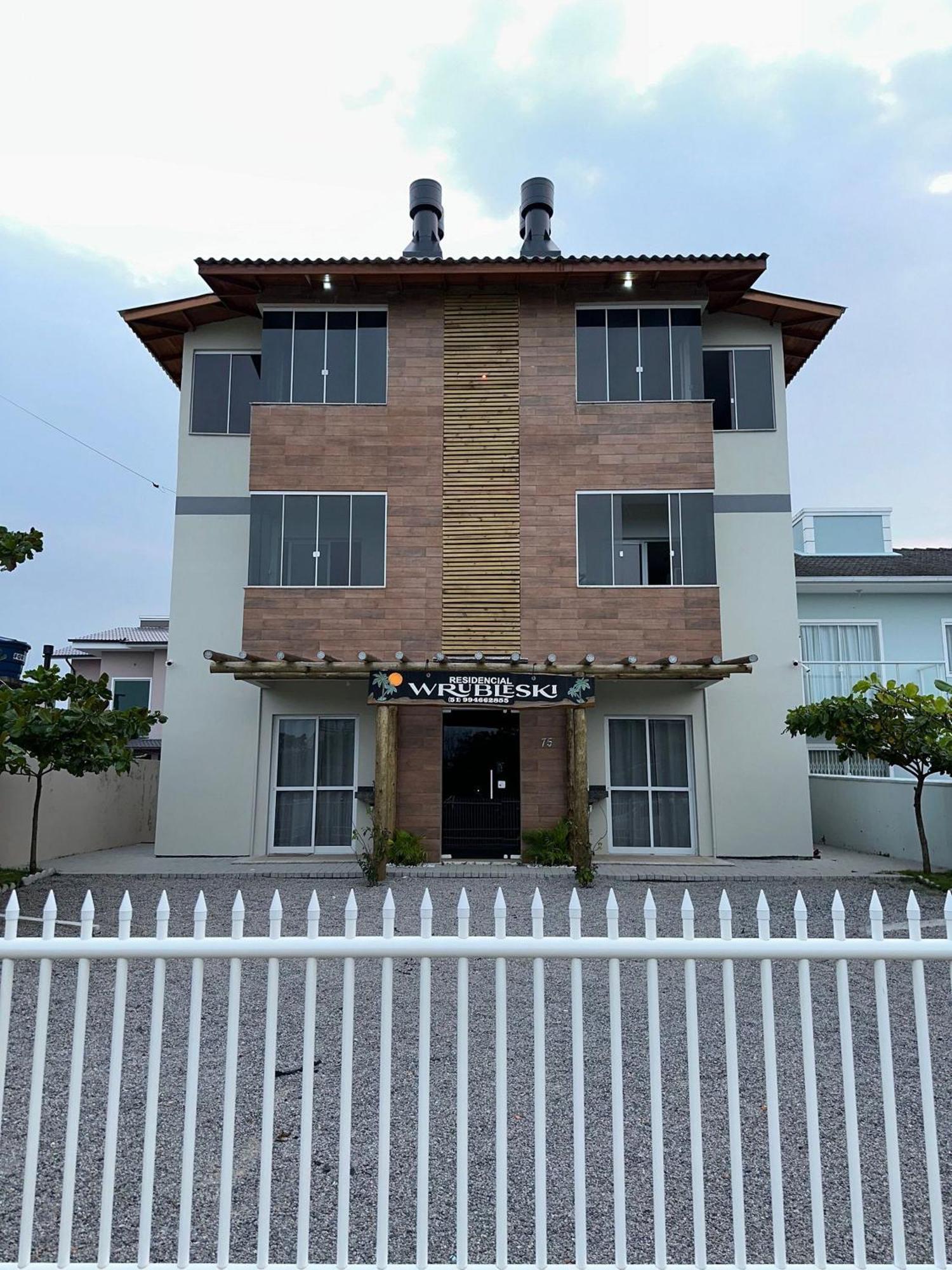 Residencial Wrubleski Sc Pinheira Exteriér fotografie