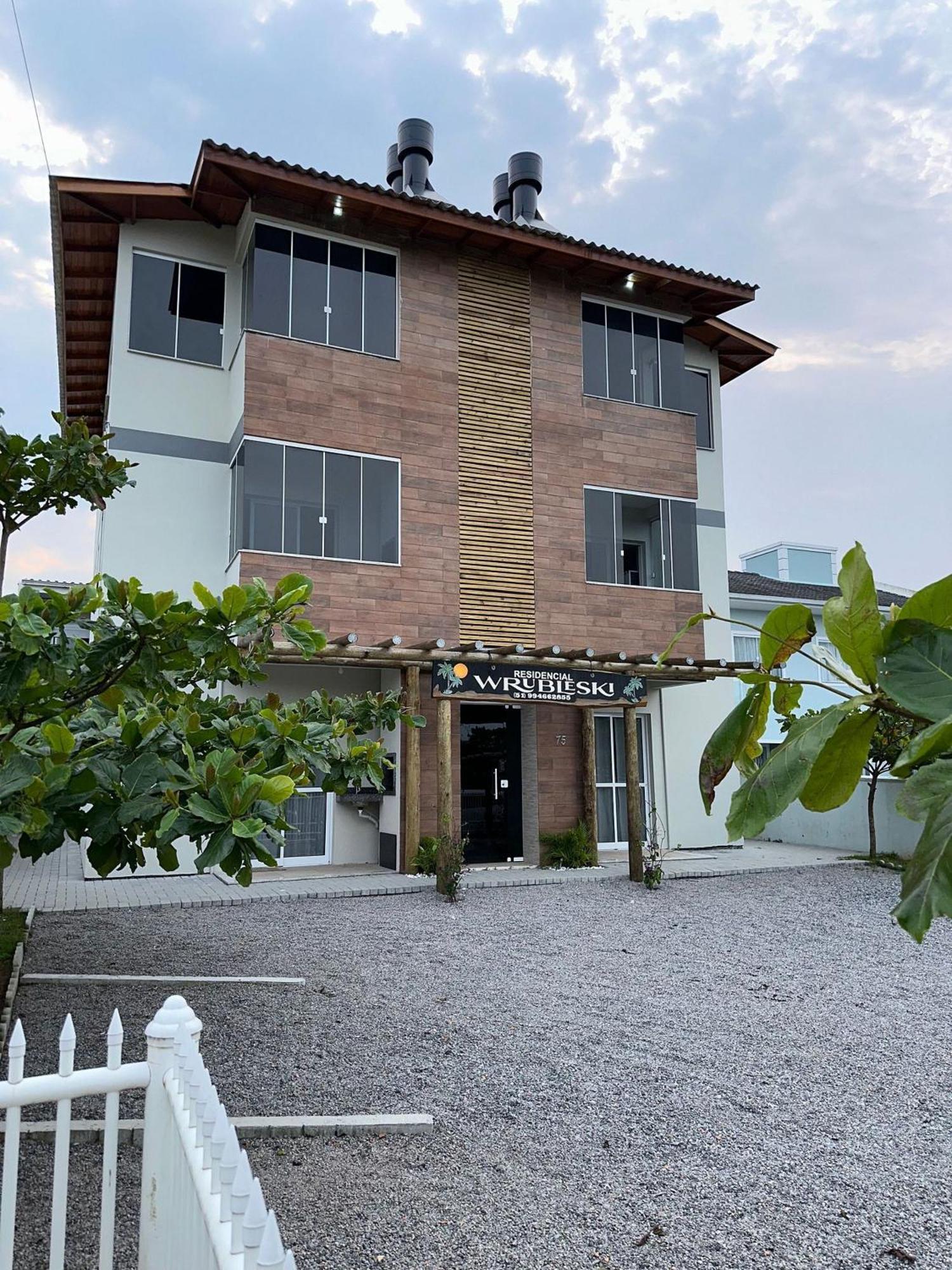Residencial Wrubleski Sc Pinheira Exteriér fotografie